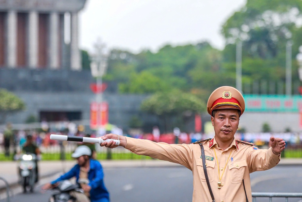 Hà Nội tạm cấm, hạn chế phương tiện nhiều tuyến đường trong ngày 19/8 - 1 Hà Nội tạm cấm, hạn chế phương tiện nhiều tuyến đường trong ngày 19/8 - 1