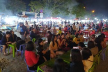 Chợ đêm Sơn Trà vẫn tấp nập khách trong mùa dịch Covid-19