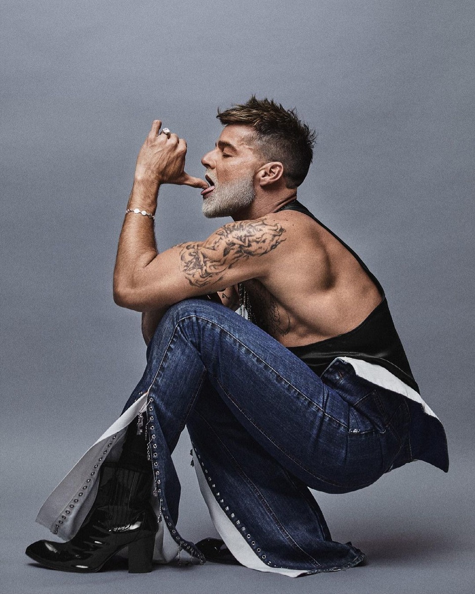 Ngỡ ngàng với diện mạo của ca sĩ đồng tính Ricky Martin trong loạt ảnh mới - 6 Ngỡ ngàng với diện mạo của ca sĩ đồng tính Ricky Martin trong loạt ảnh mới - 6
