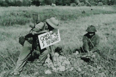 112 câu thơ gửi ra biên giới cổ vũ con "giữ quê hương" của bà mẹ xứ Nghệ