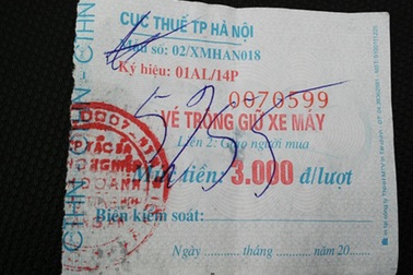 Không dễ xử lý bãi trông giữ xe “chặt chém” du khách?