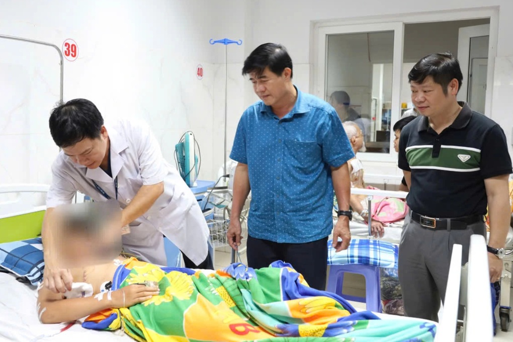 Vụ thảm sát ở Đắk Lắk: Thưởng nóng cháu bé dũng cảm cứu bạn khỏi kẻ thủ ác - 3 Vụ thảm sát ở Đắk Lắk: Thưởng nóng cháu bé dũng cảm cứu bạn khỏi kẻ thủ ác - 3