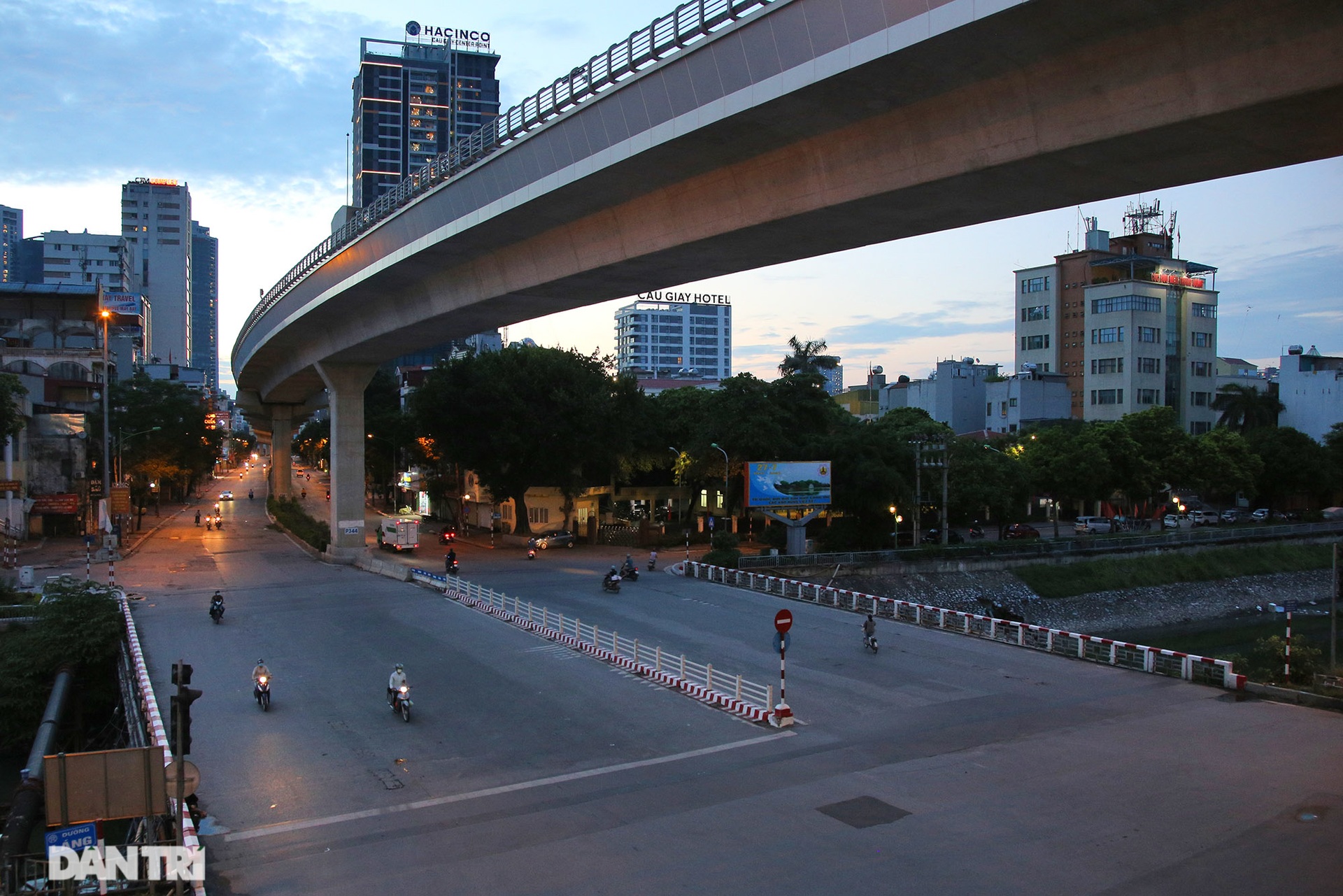 Hà Nội trầm lắng trong những ngày giãn cách - 8 Hà Nội trầm lắng trong những ngày giãn cách - 8