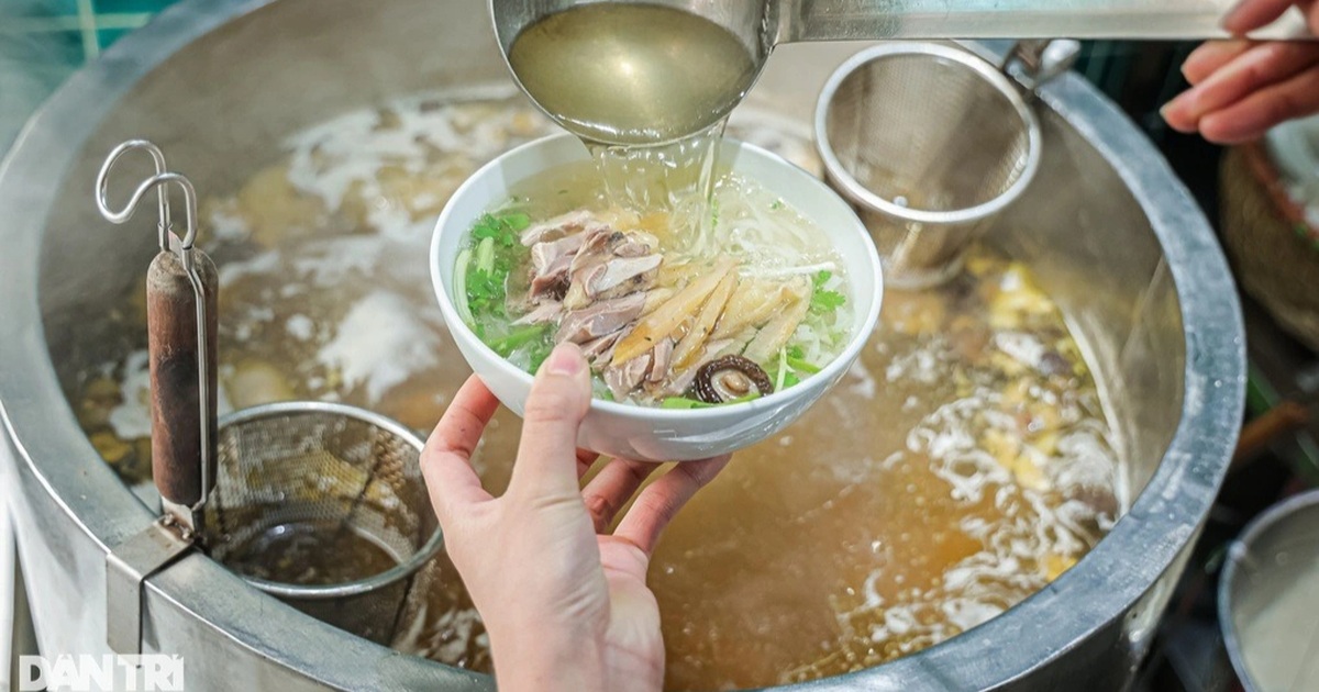 Gallery - 4 quán phở gà ngon ở Hà Nội, có quán bán hơn 800 bát/ngày | Báo Dân trí