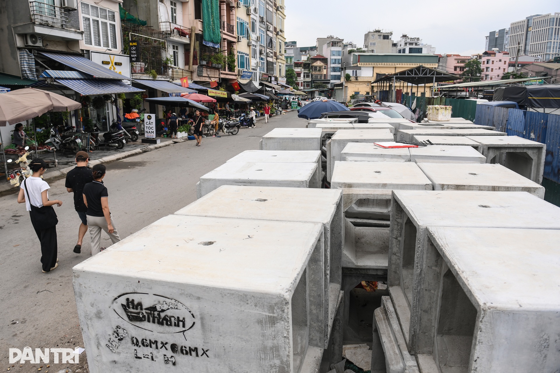 600m đường vào Đại học Hà Nội ngổn ngang vật liệu, dân than trời vì ô nhiễm - 6 600m đường vào Đại học Hà Nội ngổn ngang vật liệu, dân than trời vì ô nhiễm - 6