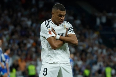 Kylian Mbappe đang thăng hoa, Real Madrid bỗng nhận tin sét đánh
