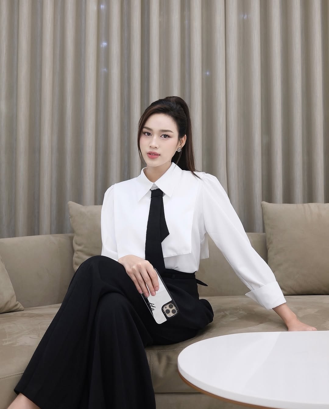 Đỗ Thị Hà tuổi 24: CEO sang chảnh, vướng tin đồn yêu thiếu gia nghìn tỷ - 4 Đỗ Thị Hà tuổi 24: CEO sang chảnh, vướng tin đồn yêu thiếu gia nghìn tỷ - 4