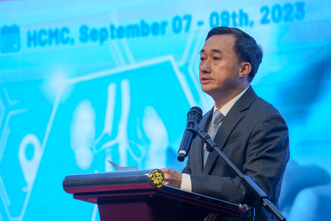 Thứ trưởng Y tế Trần Văn Thuấn phát biểu.
