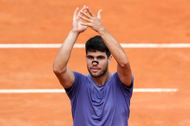 Alcaraz tiến vào bán kết Italian Open, Zverev bị loại