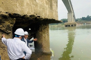 Có cứu được trụ cầu Sông Lô bị hỏng ở Phú Thọ?