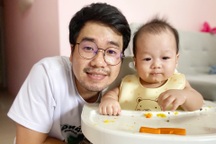 Ông bố 9X ở TPHCM kể chuyện "ngược đời": Chồng ở nhà chăm con cho vợ đi làm