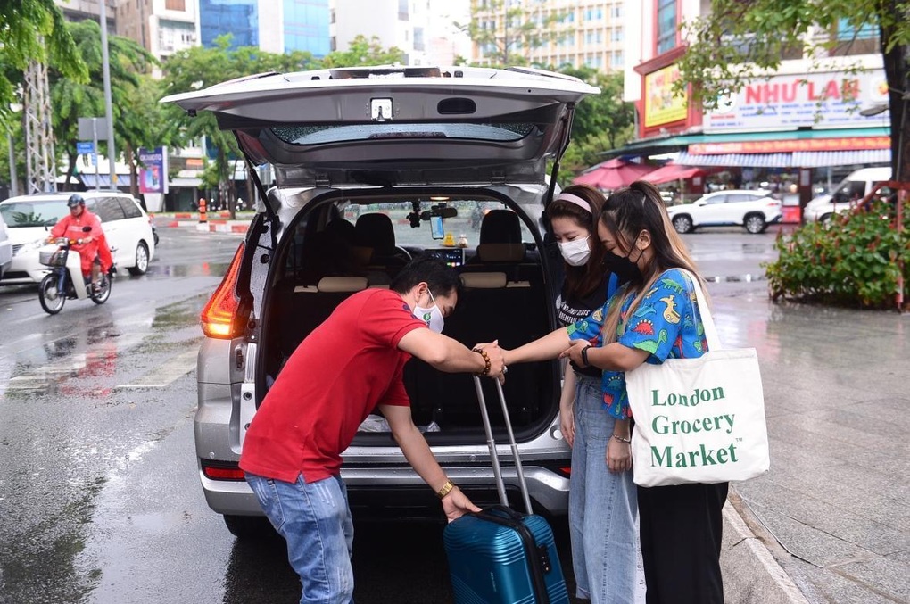 Gojek hỗ trợ giao thông cho tài xế tại sân bay Tân Sơn Nhất dịp lễ 30/4-1/5 - 4 Gojek hỗ trợ giao thông cho tài xế tại sân bay Tân Sơn Nhất dịp lễ 30/4-1/5 - 4