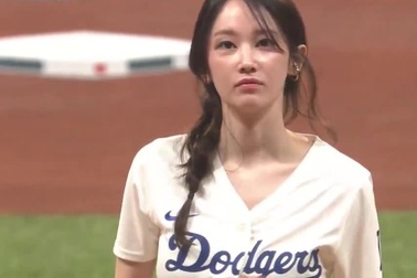 Nhan sắc nữ diễn viên Hàn Quốc khiến cầu thủ Mỹ "đứng ngồi không yên"