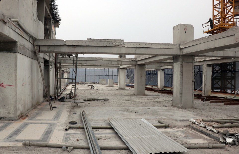 Bên trong tòa nhà 8B Lê Trực sau 5 năm lặc lè với việc cắt ngọn - 1 Bên trong tòa nhà 8B Lê Trực sau 5 năm lặc lè với việc cắt ngọn - 1