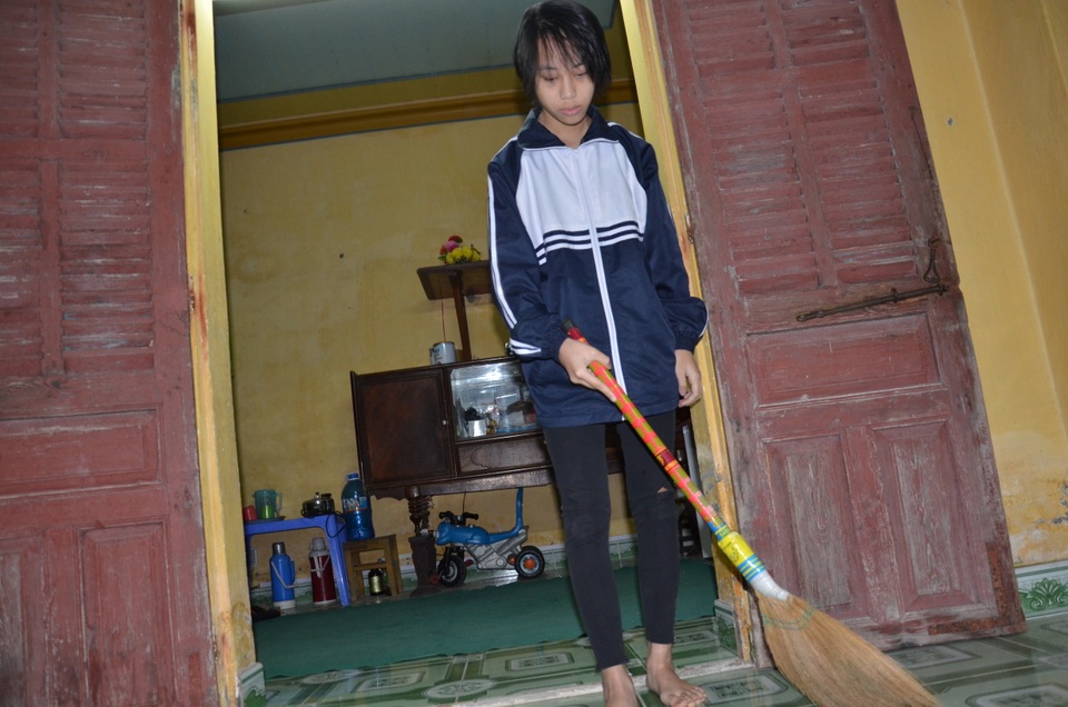 Được bạn đọc giúp đỡ, con gái người cha mù hát rong đã ghép sọ thành công - 2 Được bạn đọc giúp đỡ, con gái người cha mù hát rong đã ghép sọ thành công - 2