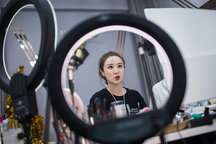 Cách Trung Quốc quản hơn 400 triệu người livestream bán hàng trên mạng