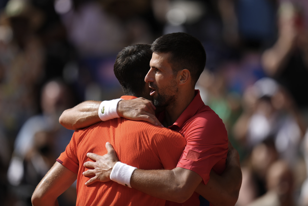 Djokovic bật khóc, chia sẻ cảm xúc sau khi giành HCV Olympic 2024 - 2 Djokovic bật khóc, chia sẻ cảm xúc sau khi giành HCV Olympic 2024 - 2