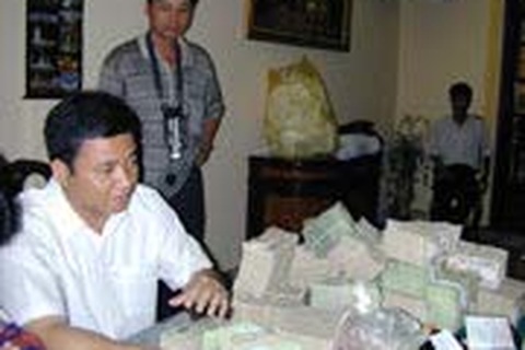 Một luật sư ép đưa 3 tỉ đồng tiền "chạy án" 