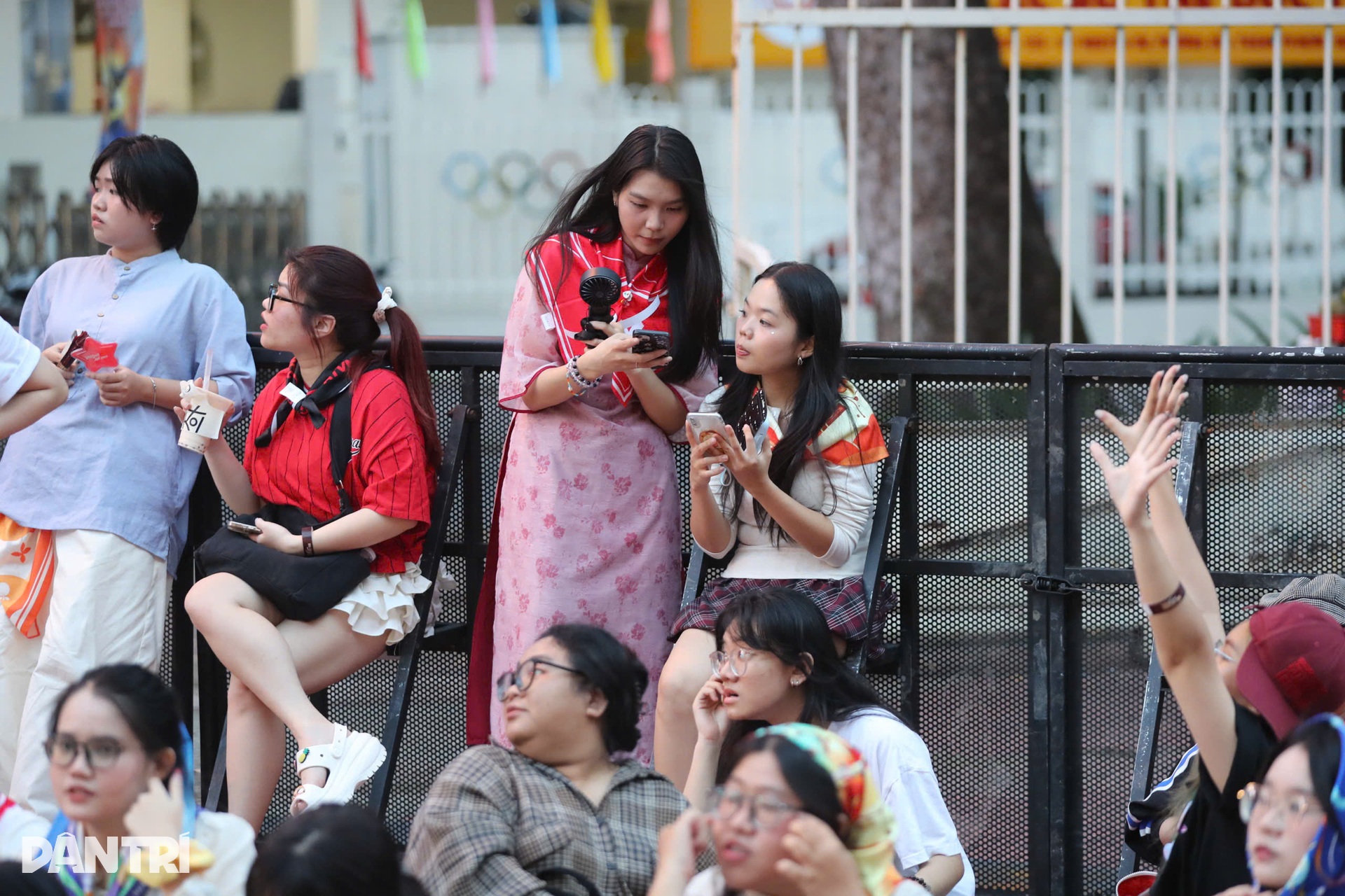 Hẹn nhau mặc áo dài, lan tỏa tinh thần dân tộc tại Tôi! Người Việt Nam - 2 Hẹn nhau mặc áo dài, lan tỏa tinh thần dân tộc tại Tôi! Người Việt Nam - 2