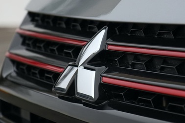 Mitsubishi cân nhắc mua 10% cổ phần Renault