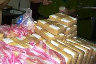 Bắt giữ 2 đối tượng tàng trữ hơn 23kg heroin
