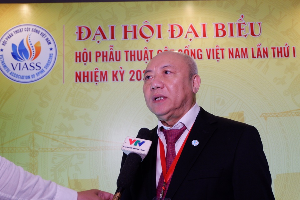 PGS.TS Nguyễn Văn Thạch trở thành Chủ tịch Hội Phẫu thuật Cột sống Việt Nam - 2 PGS.TS Nguyễn Văn Thạch trở thành Chủ tịch Hội Phẫu thuật Cột sống Việt Nam - 2