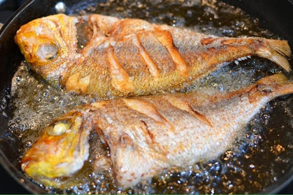 Tips for frying fish without splattering oil, without sticking to the pan