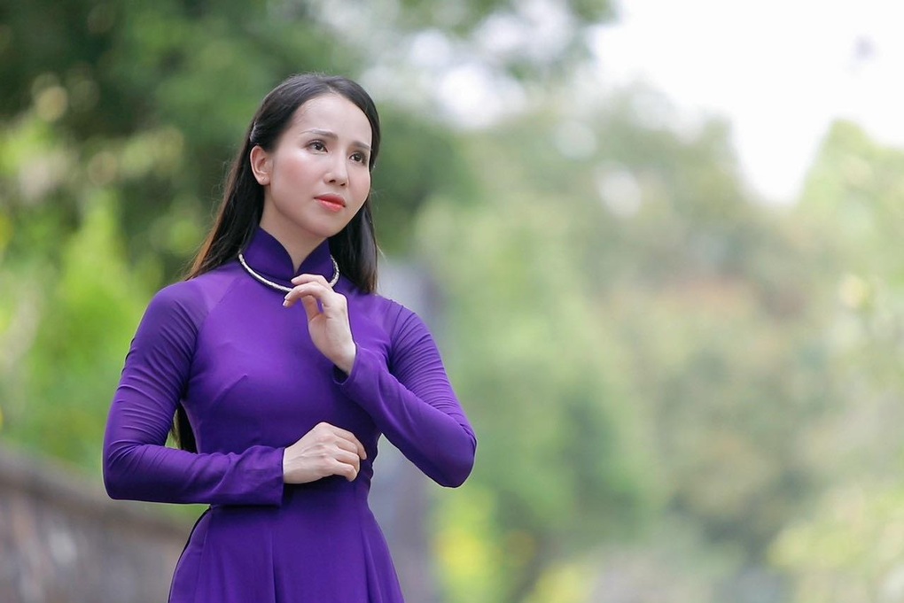 Nghệ sĩ hào hứng với Sóng yêu của thi sĩ Ngọc Lê Ninh - 3 Nghệ sĩ hào hứng với Sóng yêu của thi sĩ Ngọc Lê Ninh - 3