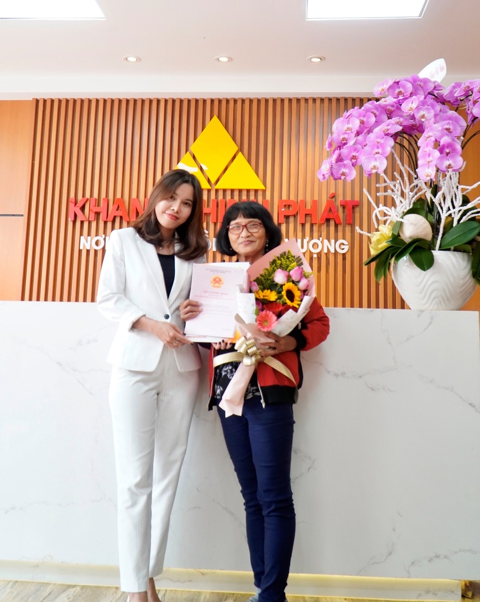 Công ty Khang Thịnh Phát giao hàng loạt sổ hồng tại các khu dân cư cho khách hàng - 3 Công ty Khang Thịnh Phát giao hàng loạt sổ hồng tại các khu dân cư cho khách hàng - 3