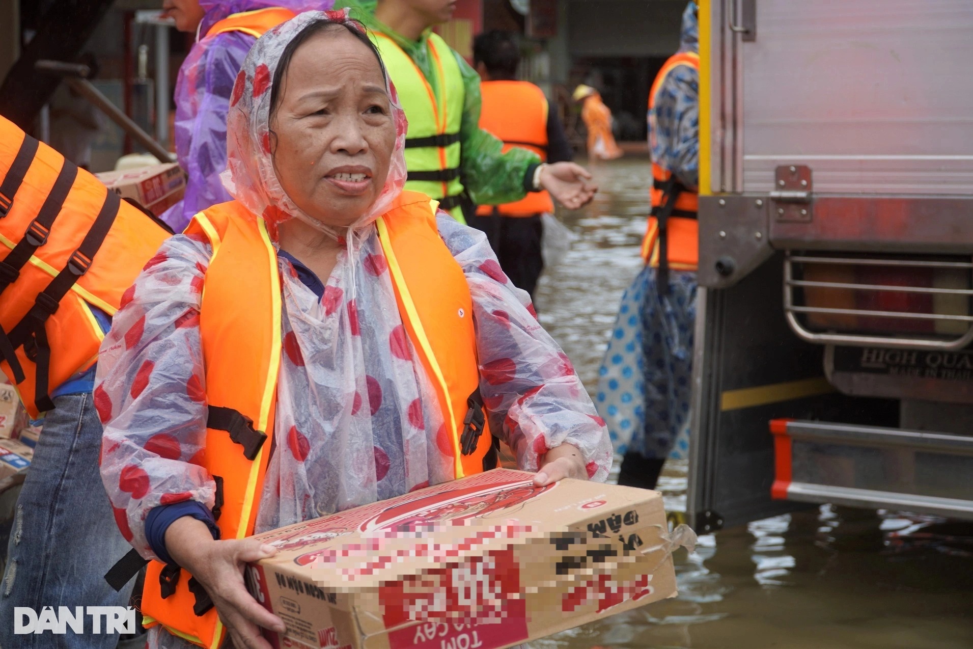 "Tôi đi khám bệnh trở về nhà đã ngập trong biển nước"