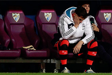 Bị “đày” trên ghế dự bị, Casillas vẫn tôn trọng Mourinho