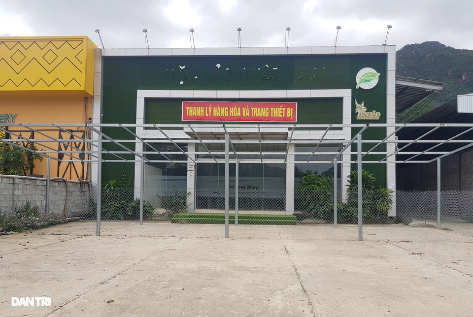Showroom đón khách Trung Quốc sắp bị cưỡng chế: Xuất hiện dấu hiệu “lạ” - 3 Showroom đón khách Trung Quốc sắp bị cưỡng chế: Xuất hiện dấu hiệu “lạ” - 3