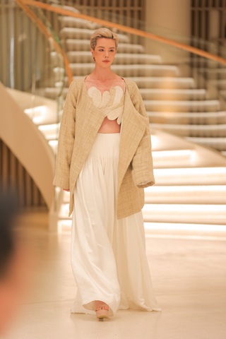 Á hậu Châu Anh, Hà Kino tôn vinh vẻ đẹp người H’Mông qua thời trang gai dầu - 4