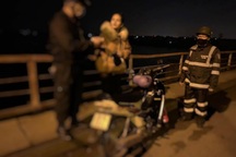 Hà Nội: Chốt kiểm dịch kịp thời cứu cô gái định nhảy cầu Long Biên