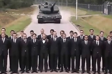 Dựng tóc gáy xem thử phanh... xe tăng 