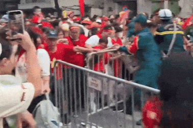 Công an Hà Nội nói về cảnh xô đẩy, vượt rào bảo vệ ngày tổng hợp luyện