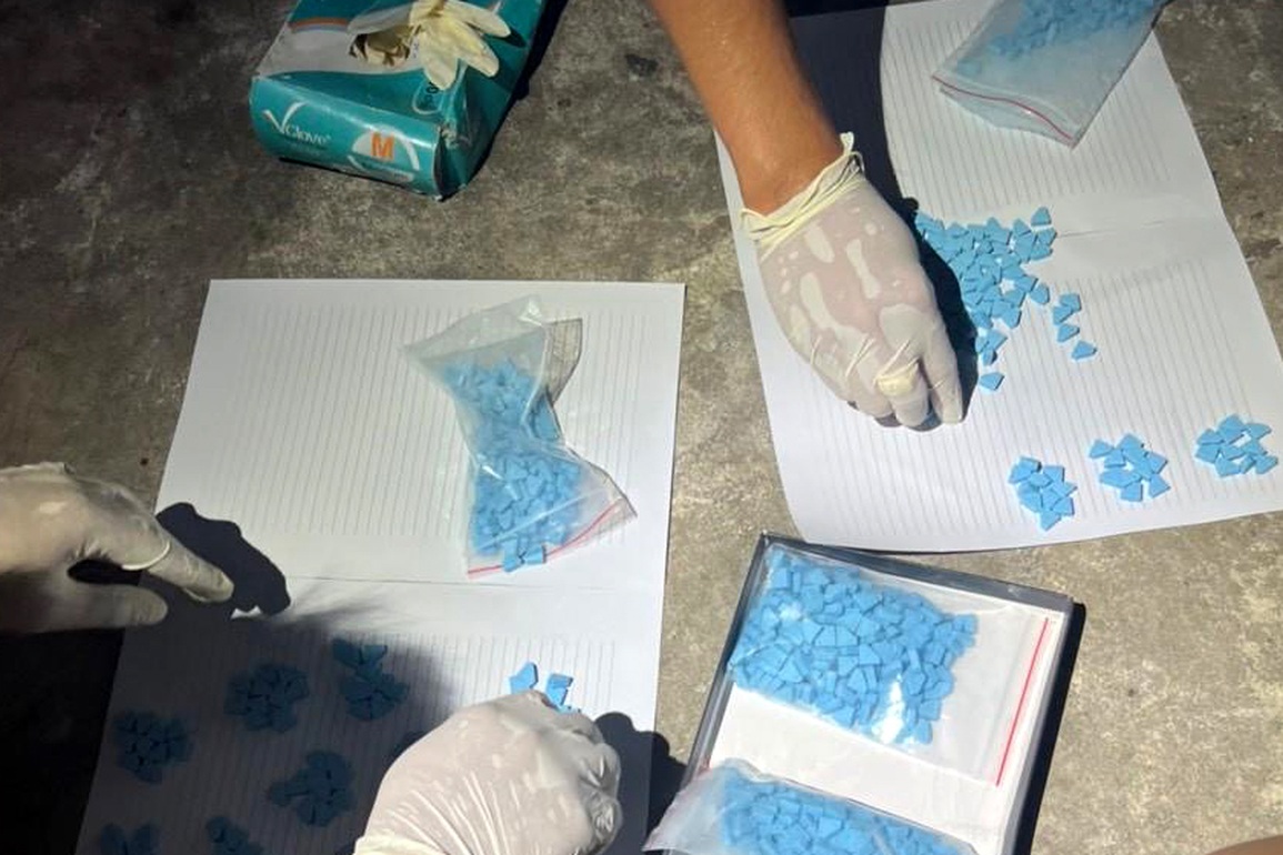 Đôi nam nữ mang súng hộ tống đi bán 1.000 viên thuốc lắc - 2 Đôi nam nữ mang súng hộ tống đi bán 1.000 viên thuốc lắc - 2