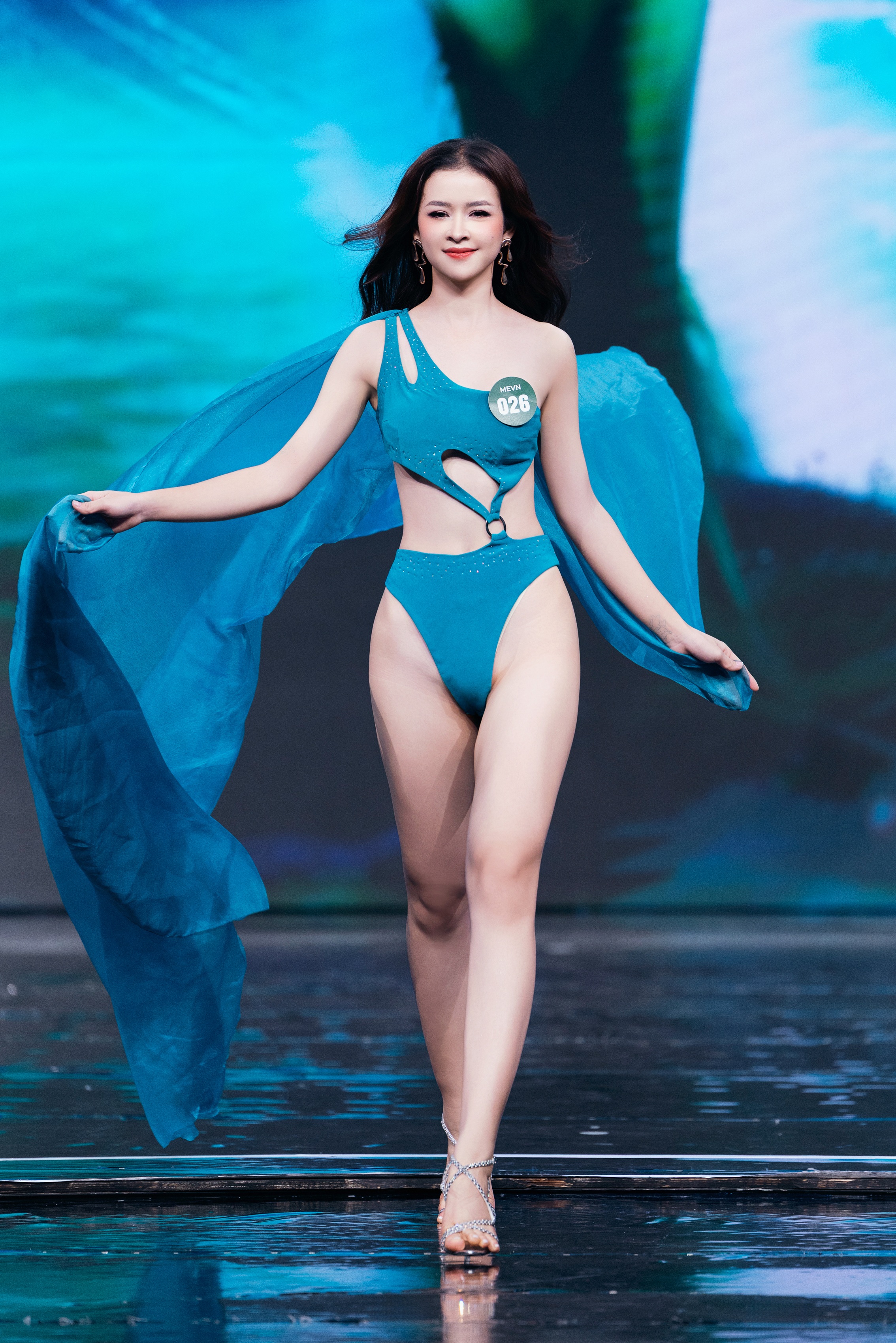 Thí sinh Hoa hậu Trái đất Việt Nam diễn bikini để lộ chi tiết nhạy cảm - 6 Thí sinh Hoa hậu Trái đất Việt Nam diễn bikini để lộ chi tiết nhạy cảm - 6