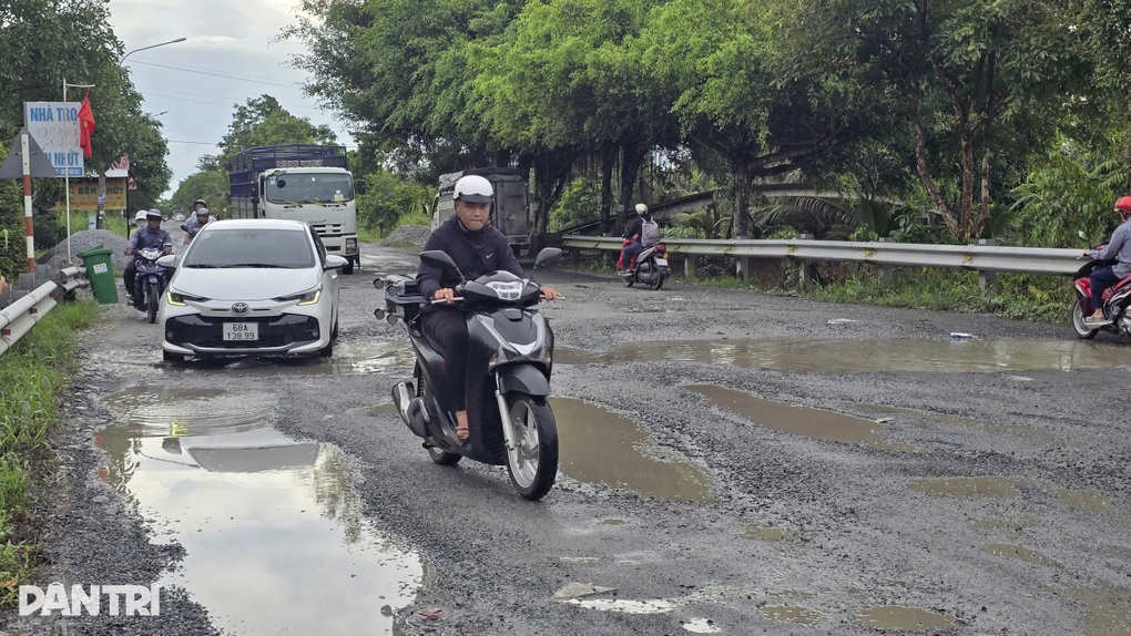 Hơn 10km đường quốc lộ ở miền Tây đầy ổ voi, nát như tương - 3