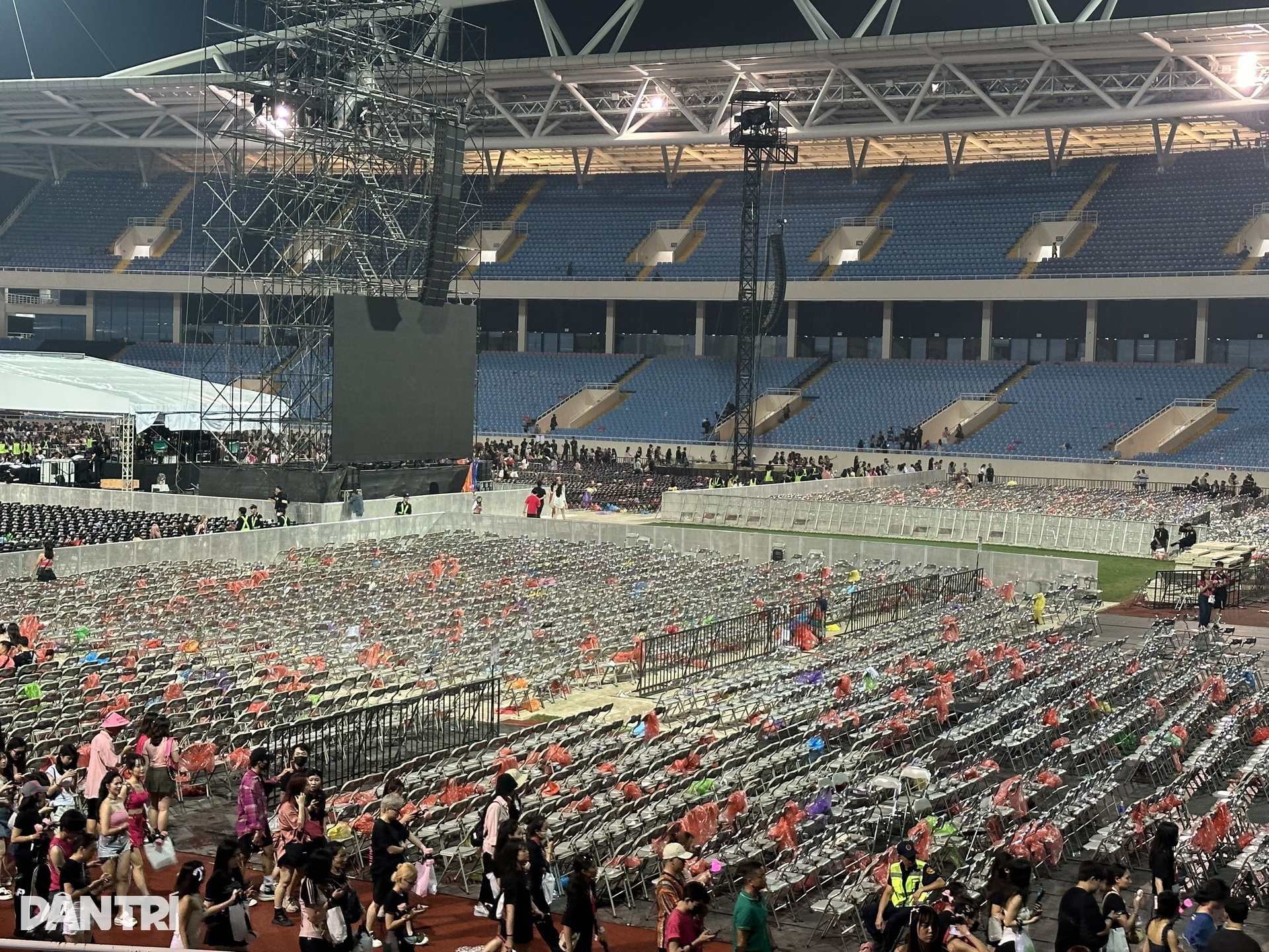 Blackpink chiều lòng khán giả Việt trong đêm nhạc 30.000 người xem - 20 Blackpink chiều lòng khán giả Việt trong đêm nhạc 30.000 người xem - 20