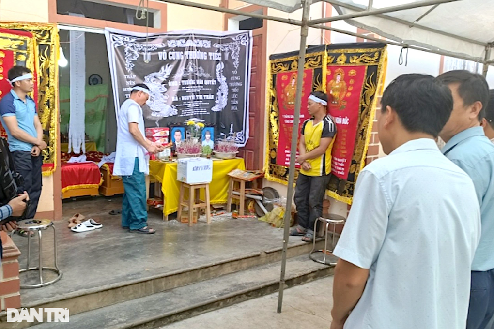 Bố mẹ bị ô tô tông chết, 3 con thơ mồ côi sống với bà hơn 80 tuổi - 6 Bố mẹ bị ô tô tông chết, 3 con thơ mồ côi sống với bà hơn 80 tuổi - 6