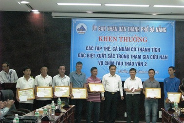 Đà Nẵng vinh danh những người hùng xả thân cứu 53 người vụ lật tàu