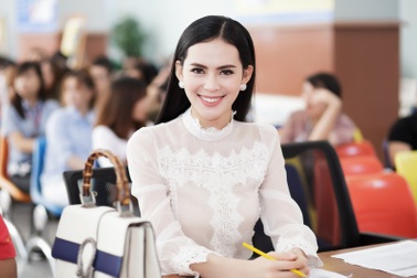 Hoa hậu Sang Lê về trường cũ chấm thi Hoa khôi ĐH Công nghệ