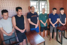 Bắt con nợ lên ô tô đi lòng vòng ép phải trả tiền