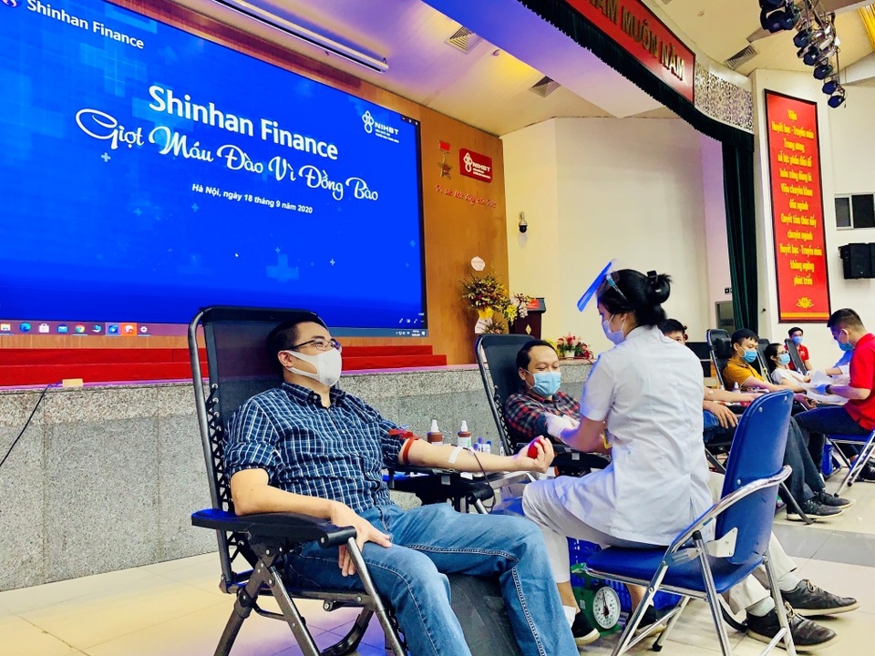 Nhân viên Shinhan Finance tham gia hiến máu nhân đạo tại Hà Nội - 3 Nhân viên Shinhan Finance tham gia hiến máu nhân đạo tại Hà Nội - 3