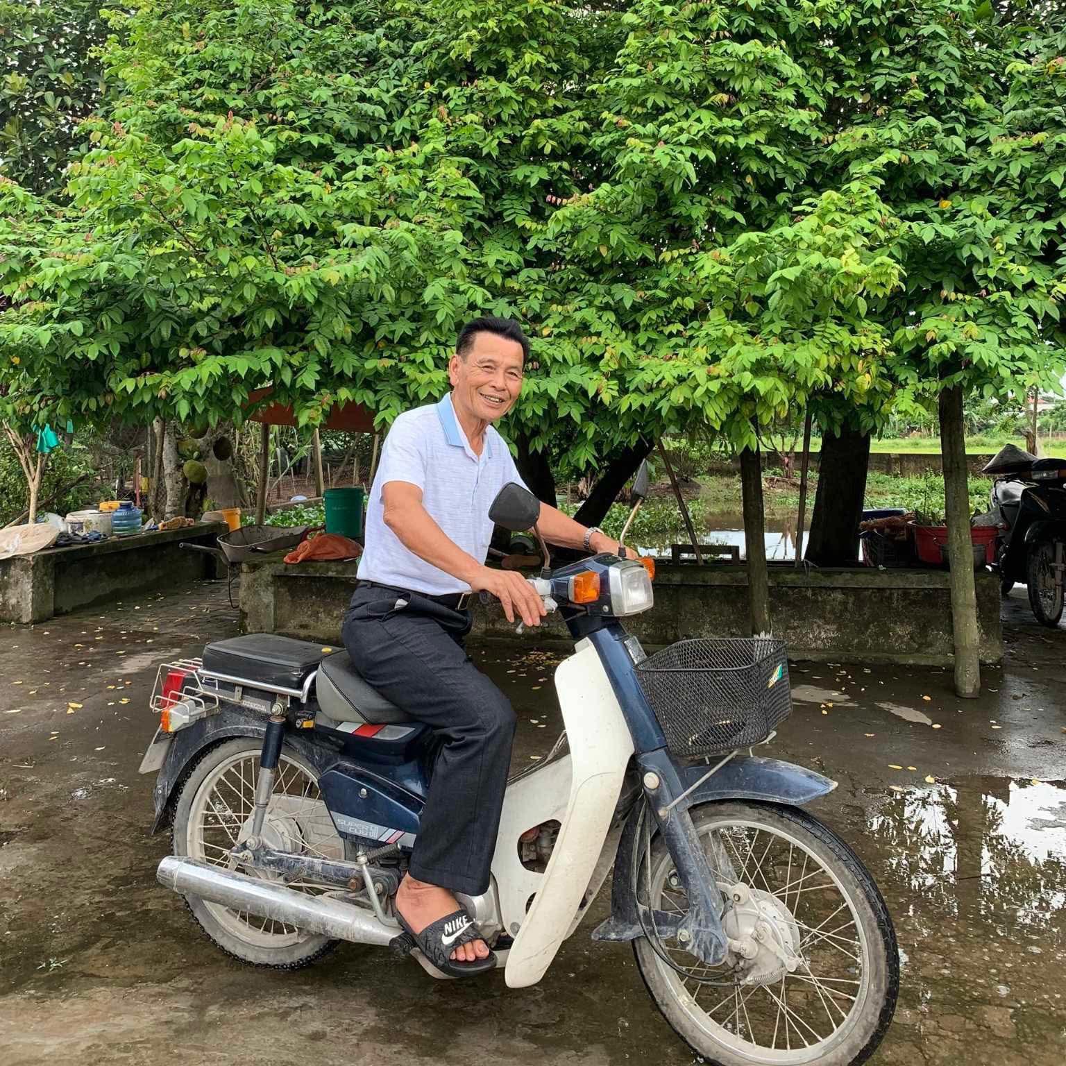 Cụ ông gây sốt khi hô biến lò vi sóng thành bếp than, tivi hóa chậu cây - 7 Cụ ông gây sốt khi hô biến lò vi sóng thành bếp than, tivi hóa chậu cây - 7