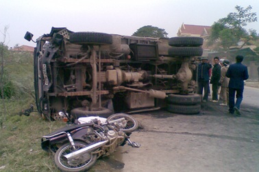 3 học sinh gặp nạn trên đường đi thăm thầy cô