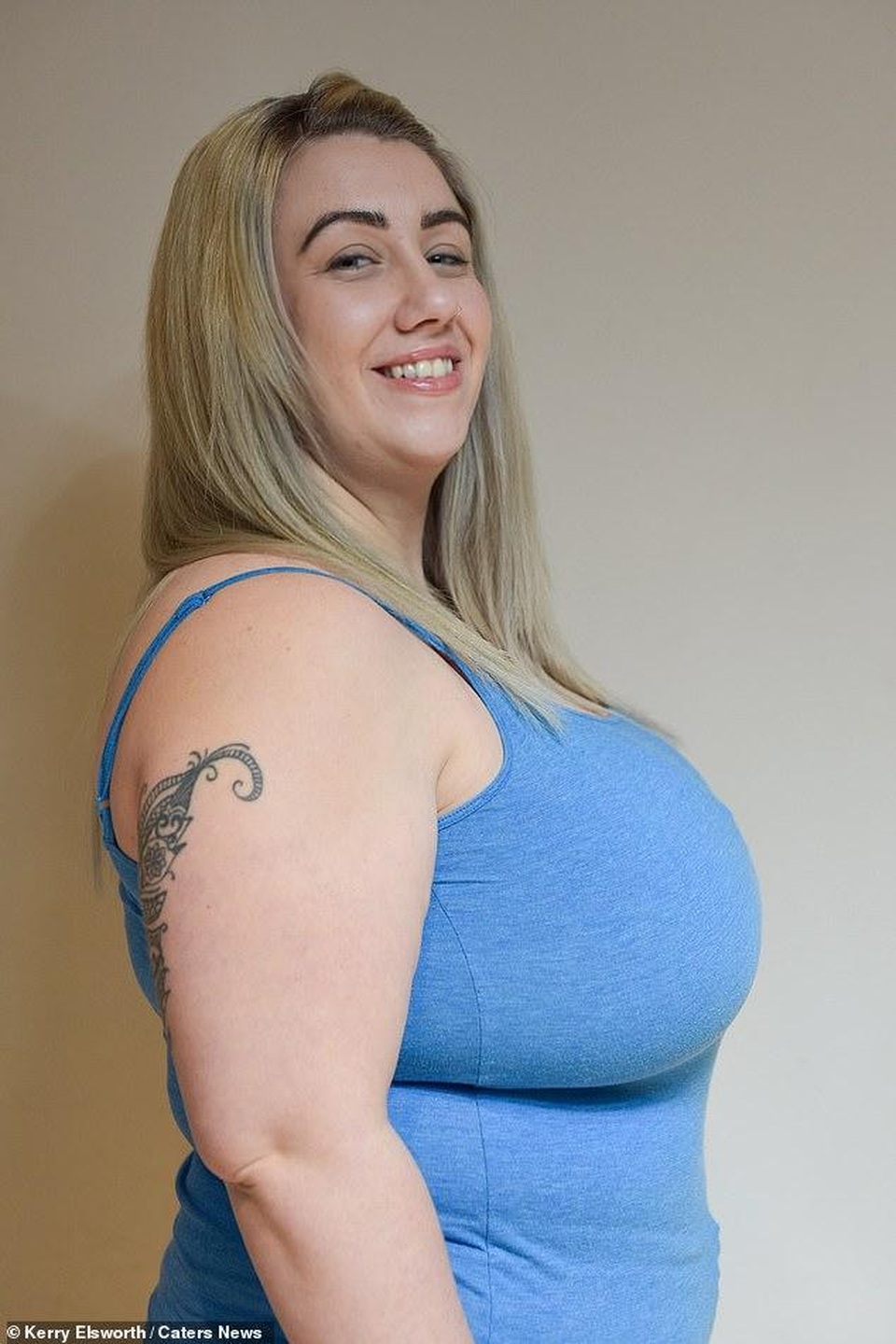 Bà mẹ 29 tuổi khổ sở vì bộ ngực khổng lồ - 1 Bà mẹ 29 tuổi khổ sở vì bộ ngực khổng lồ - 1