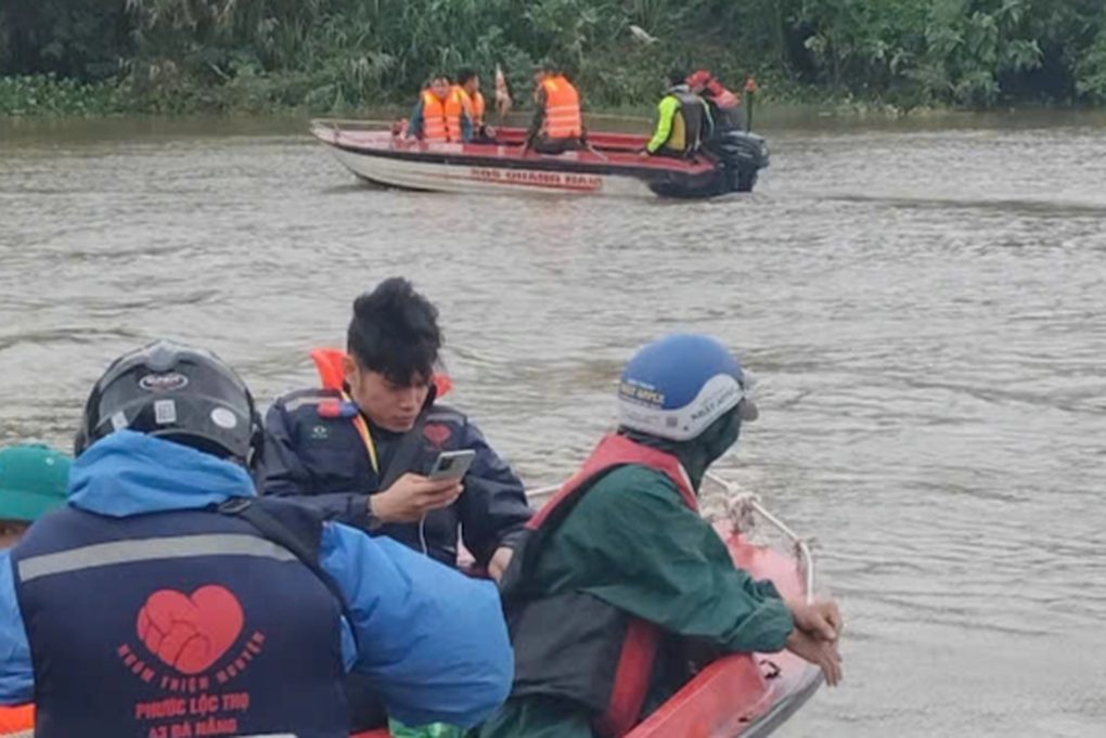 Huy động hơn 60 người tìm kiếm một phụ nữ mất tích khi đi chăn bò - 1 Huy động hơn 60 người tìm kiếm một phụ nữ mất tích khi đi chăn bò - 1