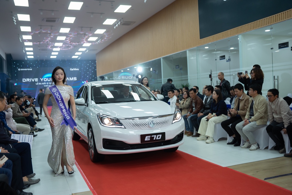 Dongfeng E70 - Sedan thuần điện cho người thích sự sang trọng và kinh doanh dịch vụ cao cấp - 1